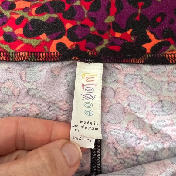 LuLaRoe Tall and Curvy Leggings - Picture 3 of 4